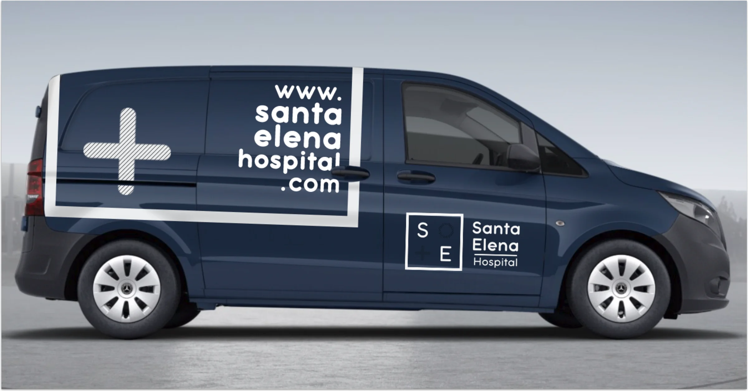 Proyecto de Identidad y rotulación para Clínica Santa Elena, por Hola in Company